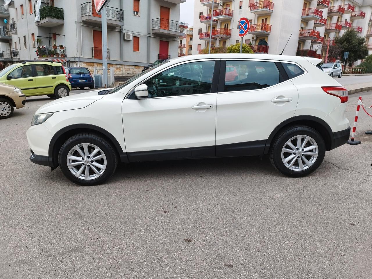 Nissan Qashqai 1.6 dCi Acenta * Navi * Retrocamera * Sensori di parcheggio * Garantita 12 Mesi