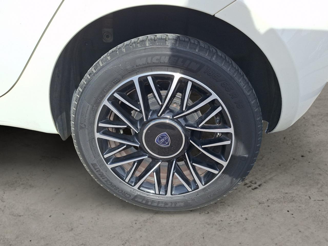 LANCIA Ypsilon 3ª serie - Ypsilon 1.2 69 CV 5 porte Mya