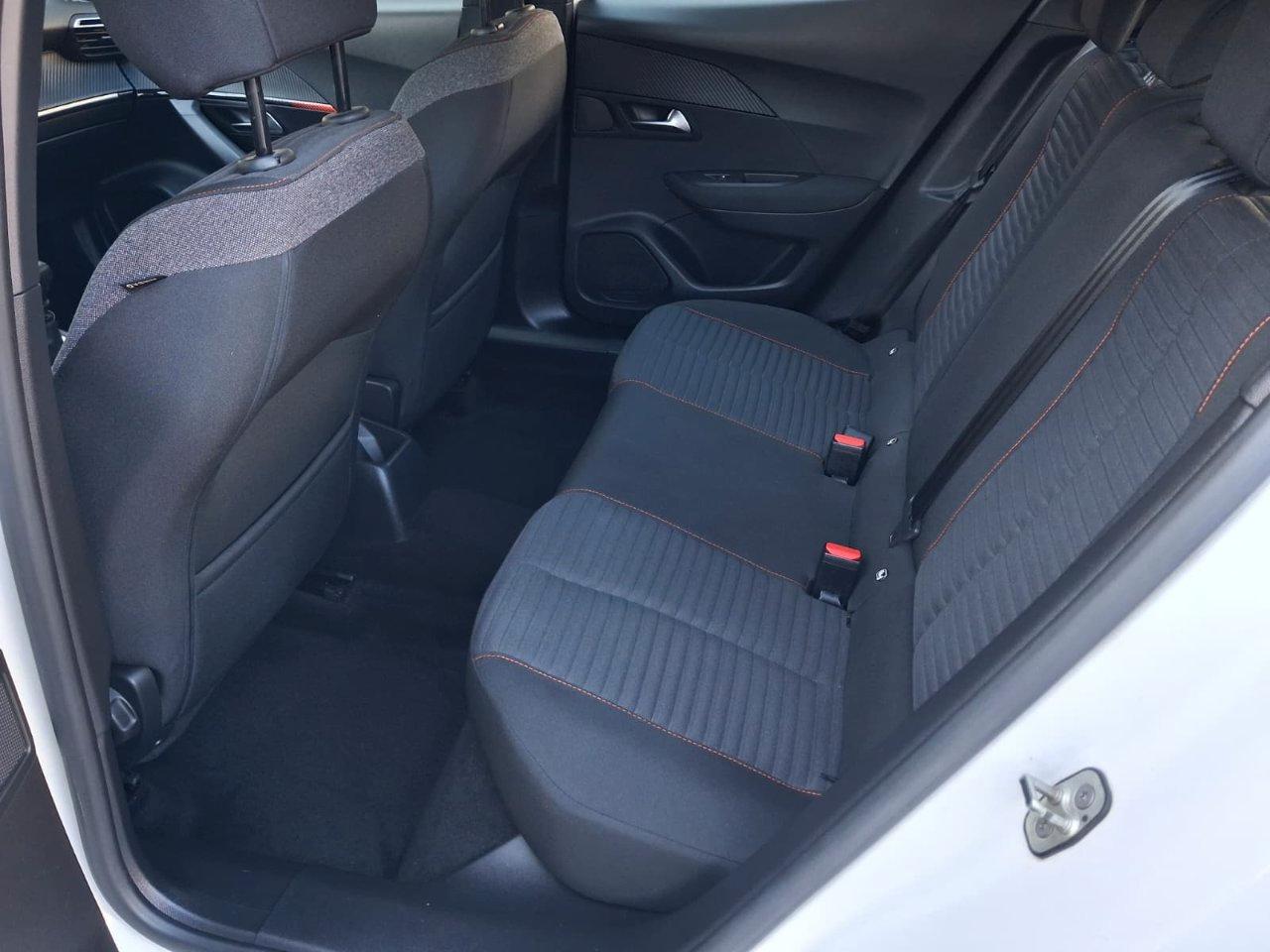 Peugeot 2008 2008 1.5 bluehdi Active s&s 100cv