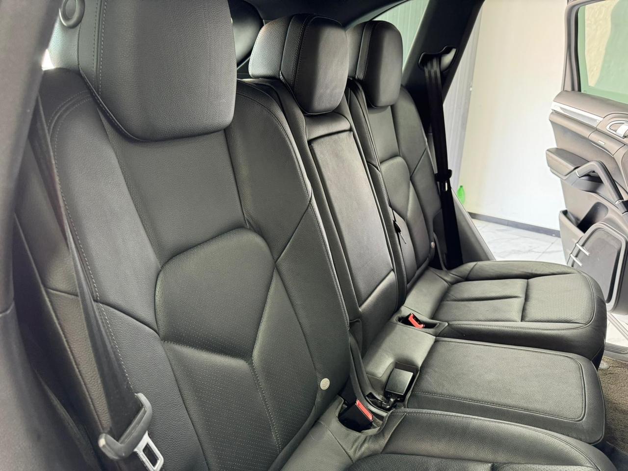 Porsche Cayenne 3.0 Diesel-TIPTRONIC-GARANTITO-2012