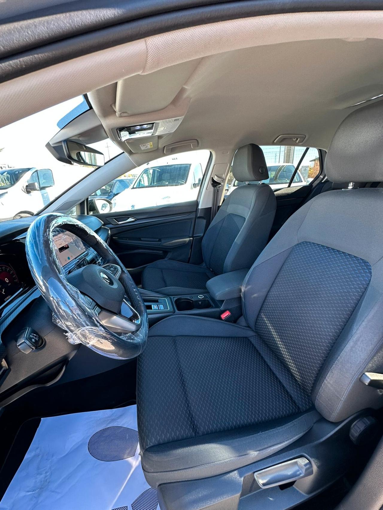 Volkswagen Golf VIII 2.0 TDI DSG UNITED