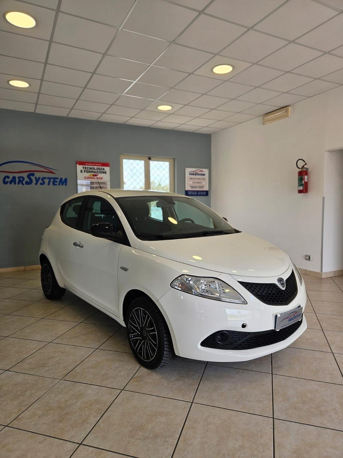 Lancia Ypsilon 1.2 69 CV 5 porte Gold