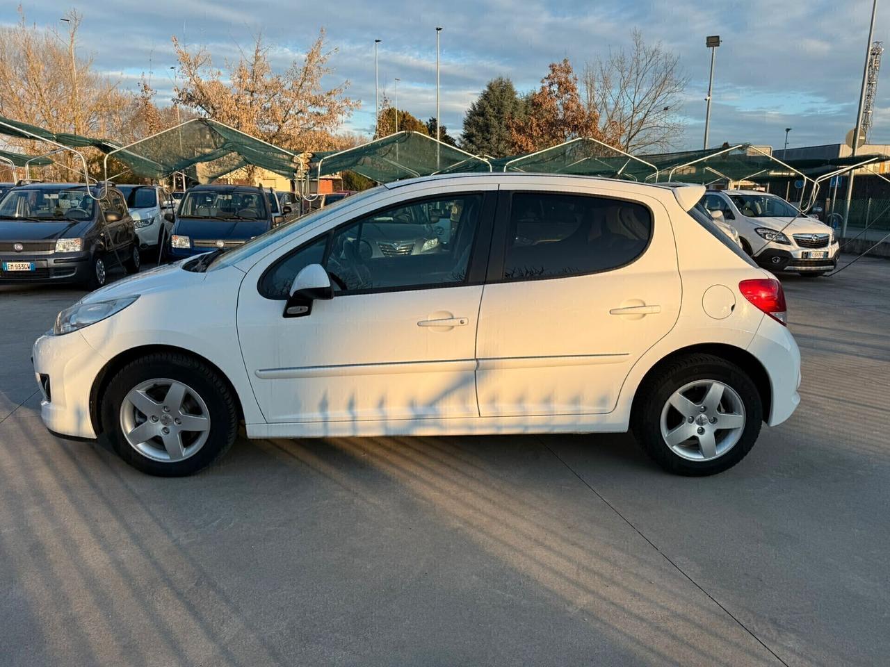 Peugeot 207 1.4 benz 74.900 KM
