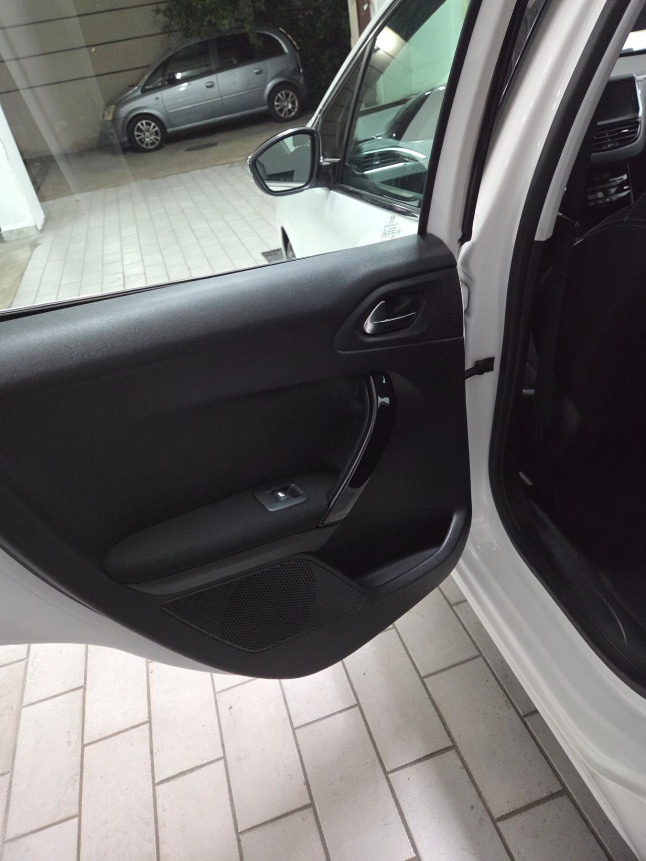 Peugeot 208 PureTech 82 5p. GPL Allure