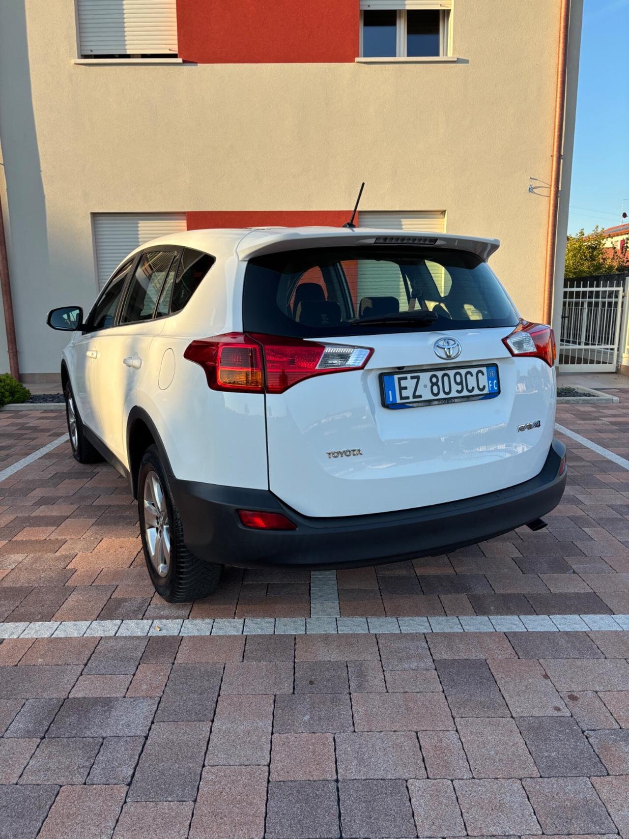 Toyota RAV 4 RAV4 2.0 D-4D 2WD Active