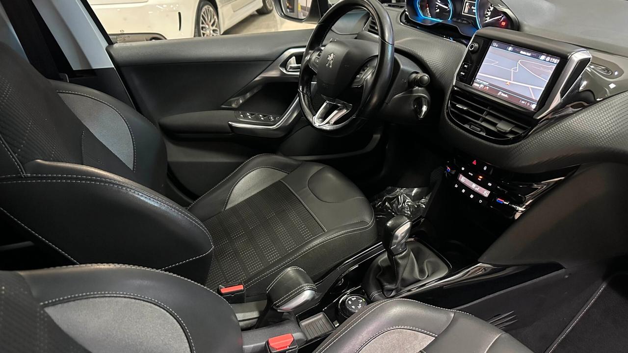 Peugeot 2008 BlueHDi 100 Allure Colore bianco perla