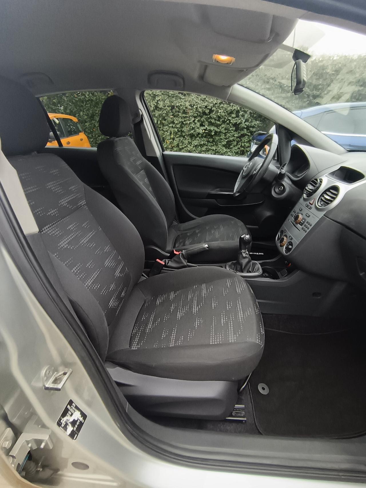 Opel Corsa 1.2 5 porte Club