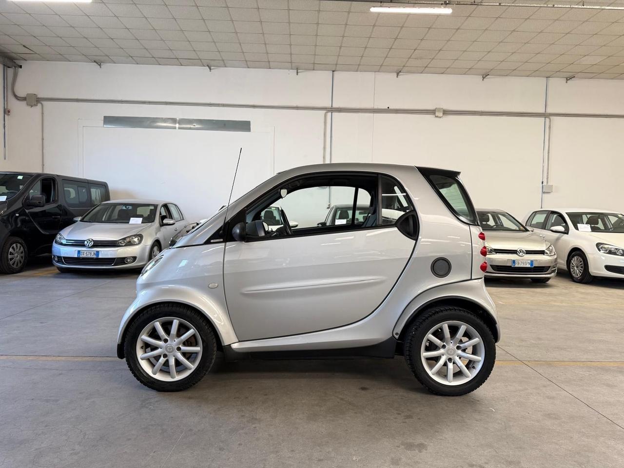 Smart 700 city-coupé pure (45 kW)