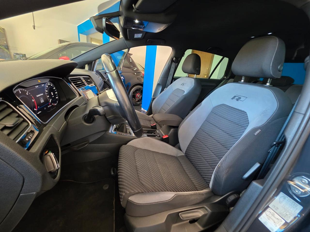 Volkswagen Golf 7.5 R-Line 1.6tdi VIRTUAL FARI LED