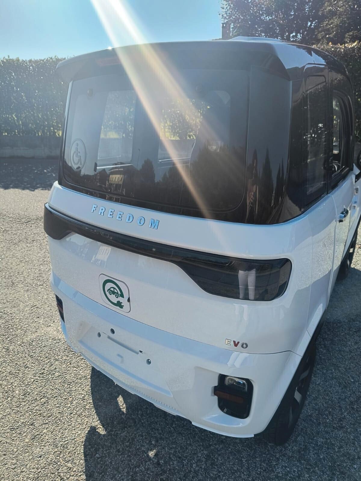 FREEDOM EVO anziani o disabili SENZA PATENTE MINICAR