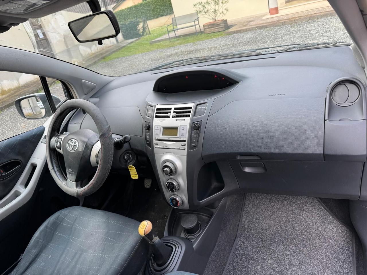 Toyota Yaris 1.0 5 porte Sol