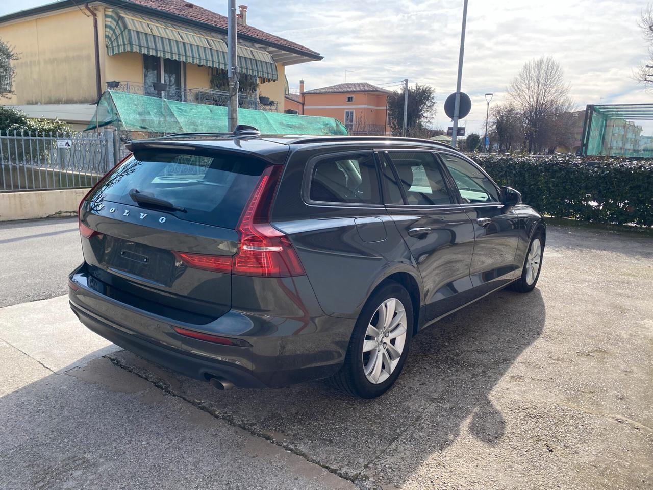 Volvo V60 B3 Geartronic Momentum Business