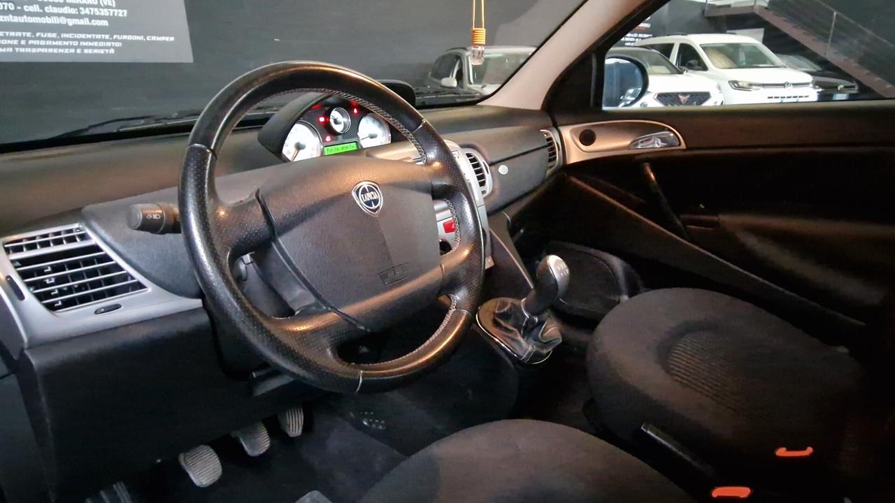 Lancia Ypsilon 1.3 MJT 75 CV Elle