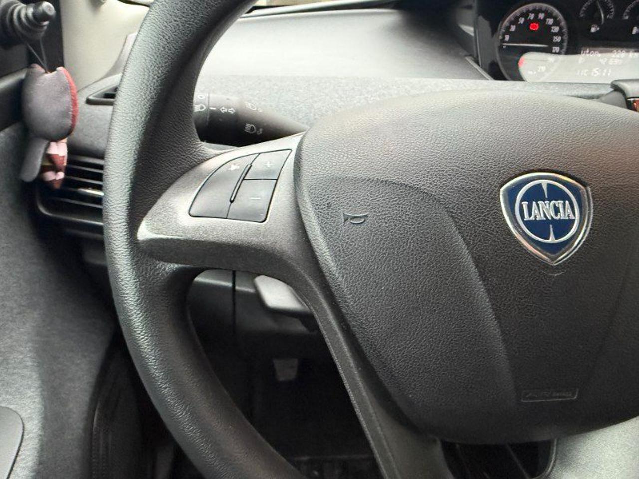 Lancia Ypsilon 1.0 FireFly 5 porte S&S Hybrid Ecochic Silver