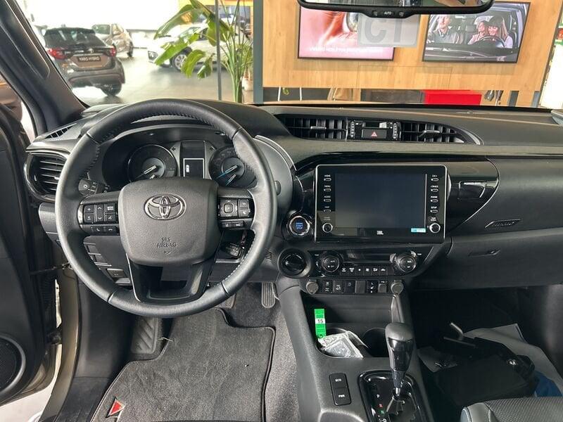 Toyota Hilux 2.8 D A/T 4WD 4 porte AT 33 Double Cab Invincible IVA ESPOSTA COMPRESA