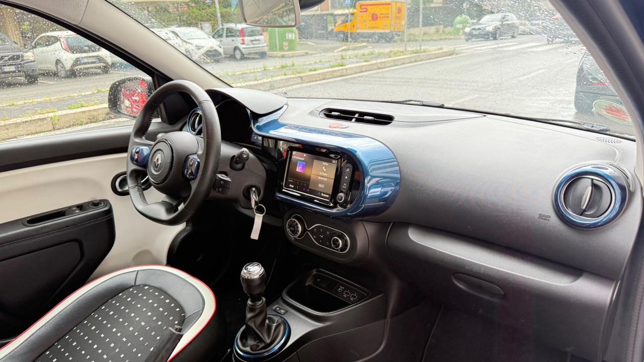 Renault Twingo SCe 65 CV Signature LED NAVI PELLE CAR PLAY KAMERA CERCHI 16 PDC CLIMA AUTOMATICO