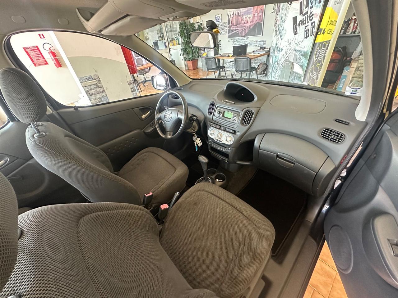 Toyota Yaris Verso 1.3benz. Cambio Automatico