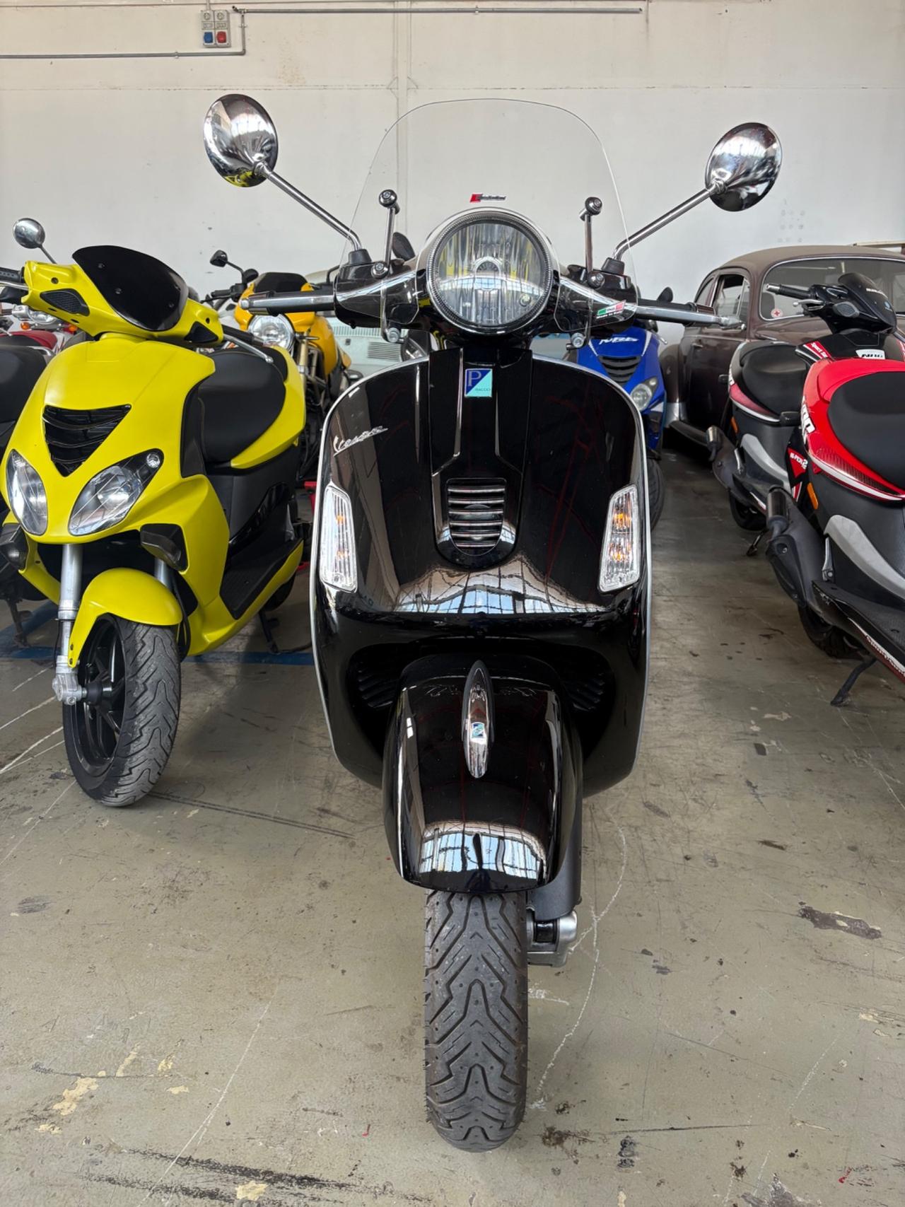 PIAGGIO VESPA 300 GTS
