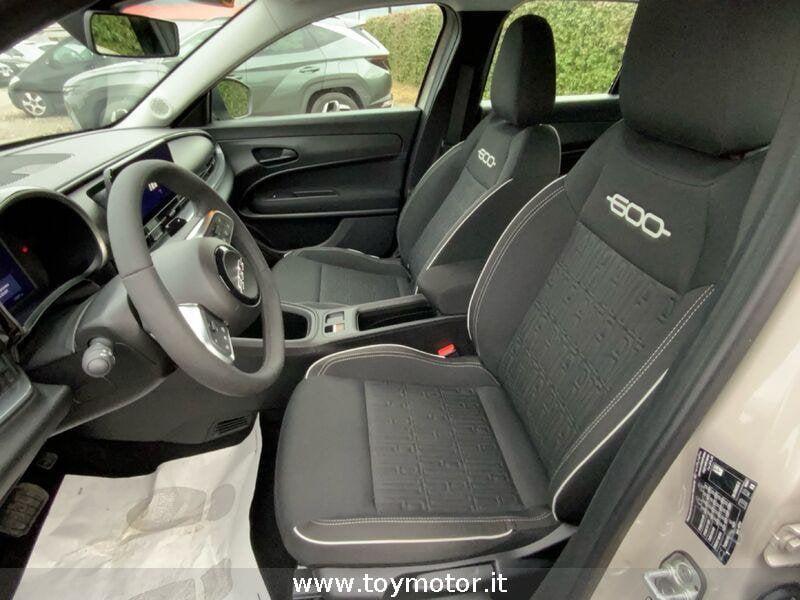 FIAT 600 (2023-) Hybrid 110 CV DCT MHEV Business