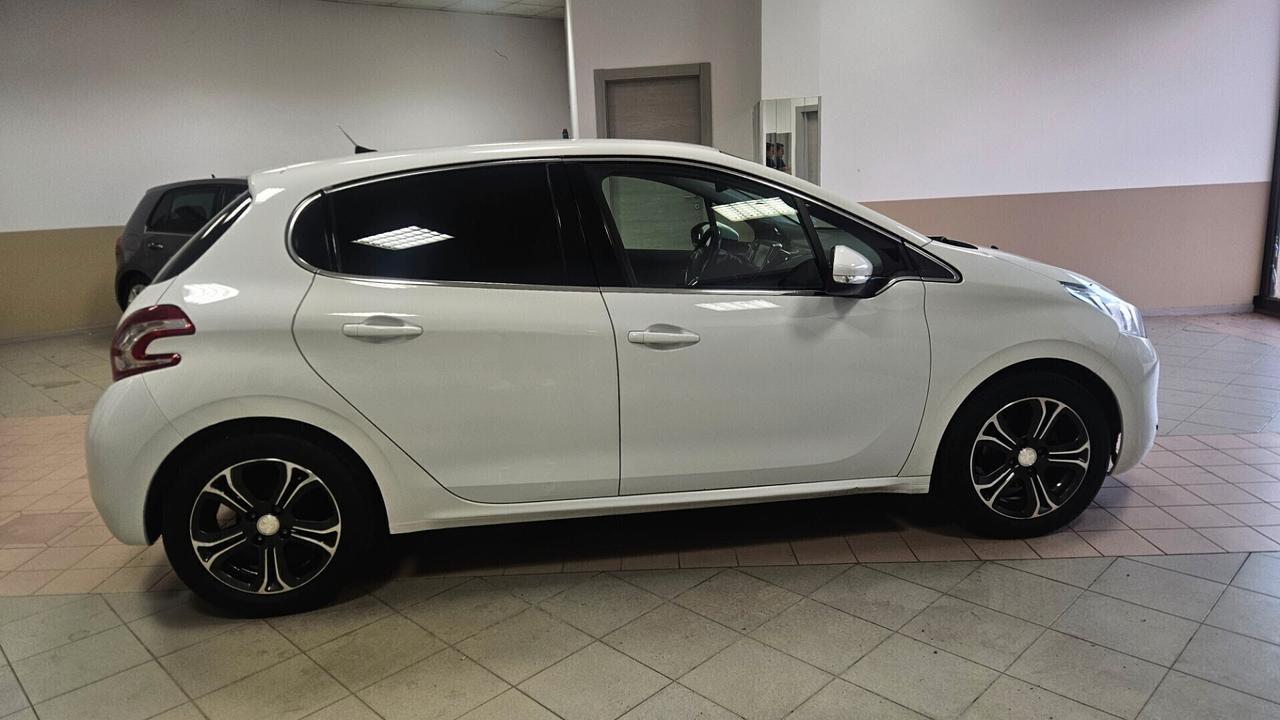 Peugeot 208 1.4 HDi 68 CV 5 porte Allure
