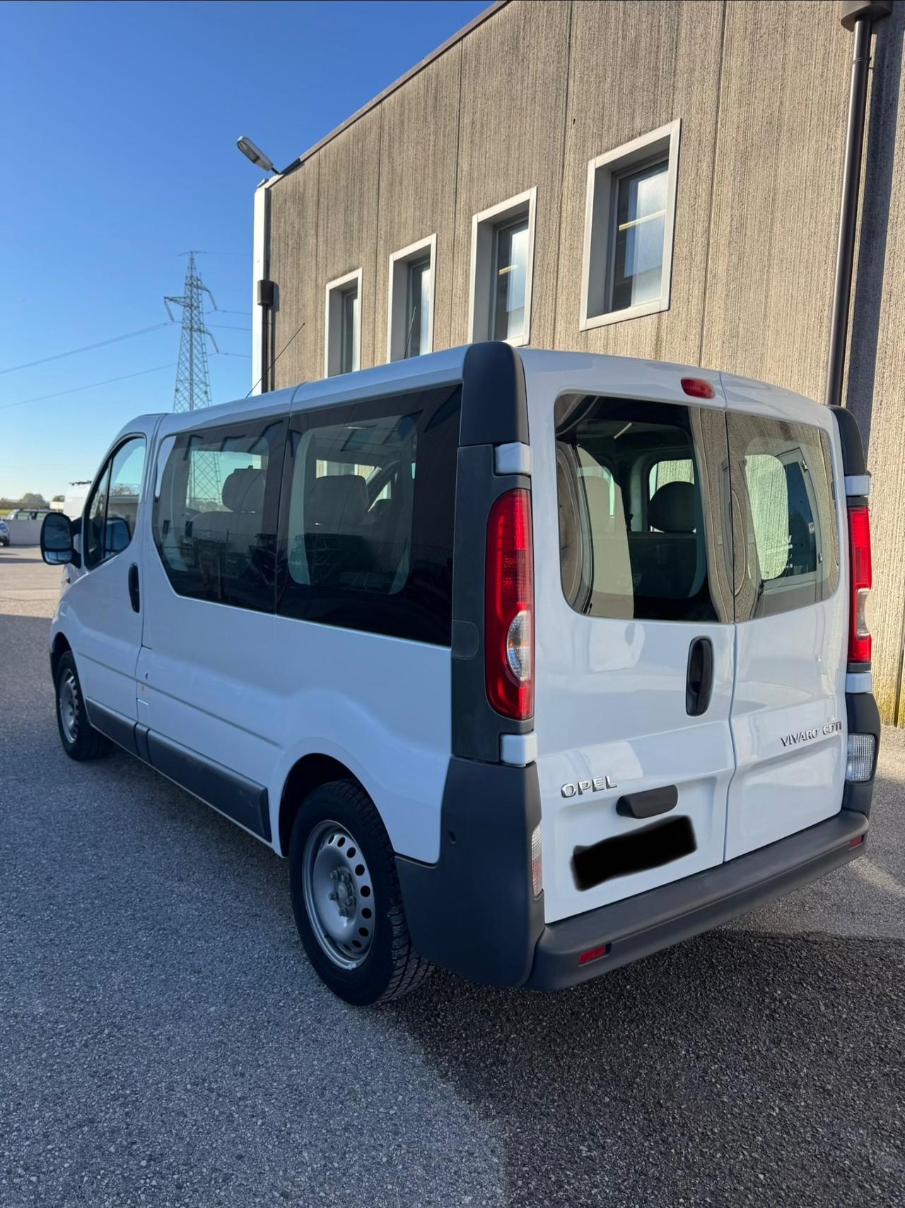 Opel Vivaro 9 posti