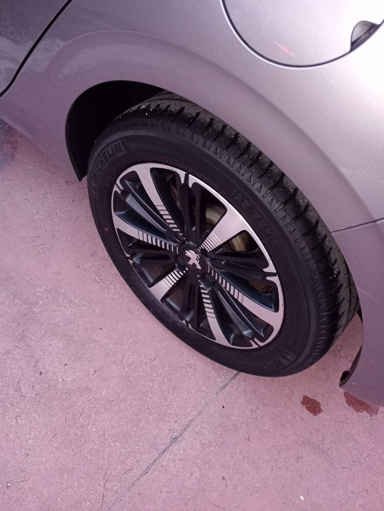 Peugeot 208 BlueHDi 100 S&S 5 porte Signature