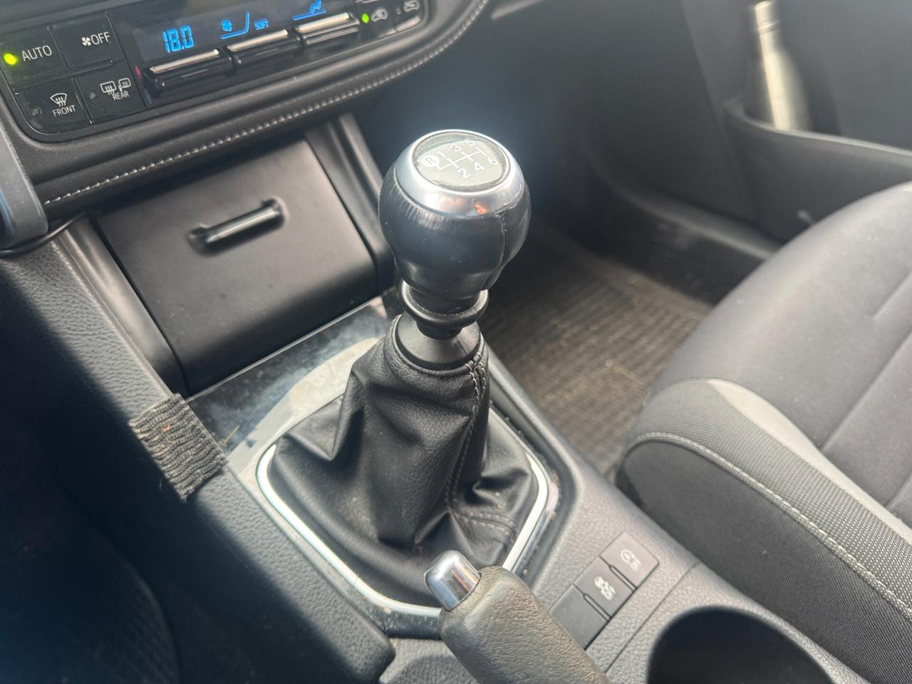 TOYOTA Auris 1.6 D-4D Lounge