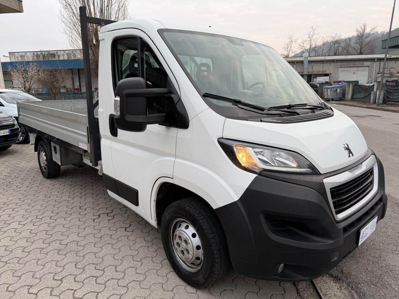 Peugeot Boxer 35 2.2 BlueHDi 140 S&S PL Cabinato