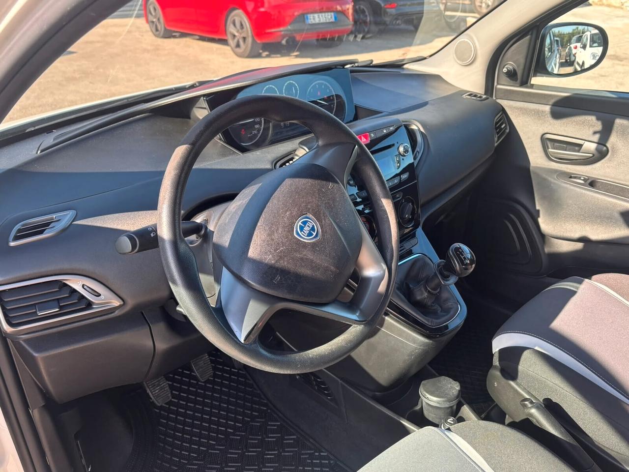 Lancia Ypsilon 5 porte - 2015