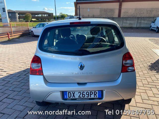 RENAULT Twingo 1.2 8V Le Iene NEOPATENTATI