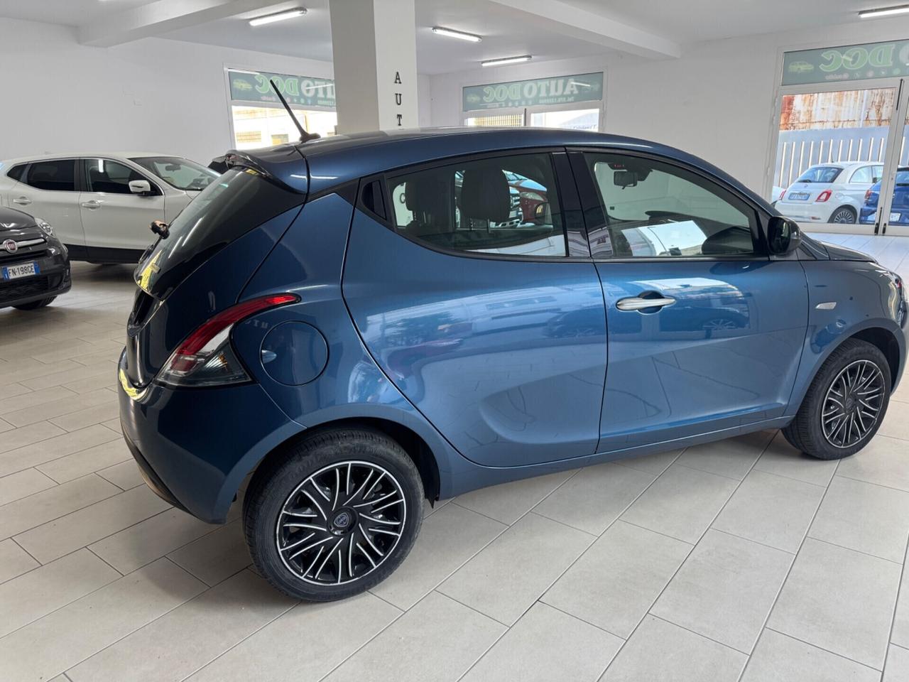 Lancia Ypsilon 1.0 FireFly 5 porte S&S Hybrid Silver Plus