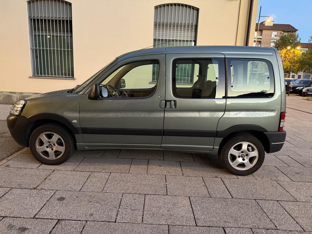 Peugeot Ranch 1.6 HDi 5p. Totem