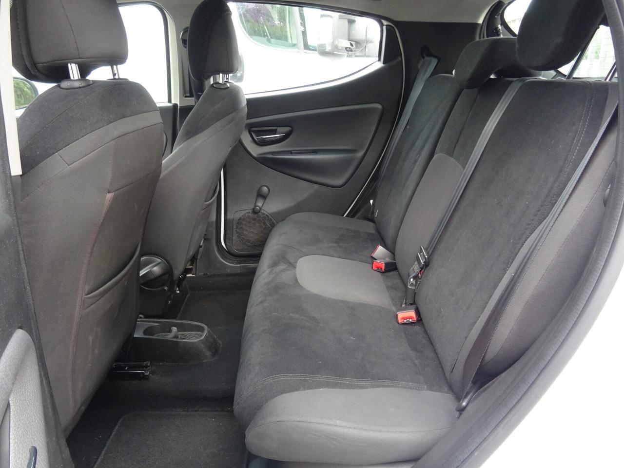Lancia Ypsilon 1.2 69 CV 5p Platinum TETTO APRIBILE