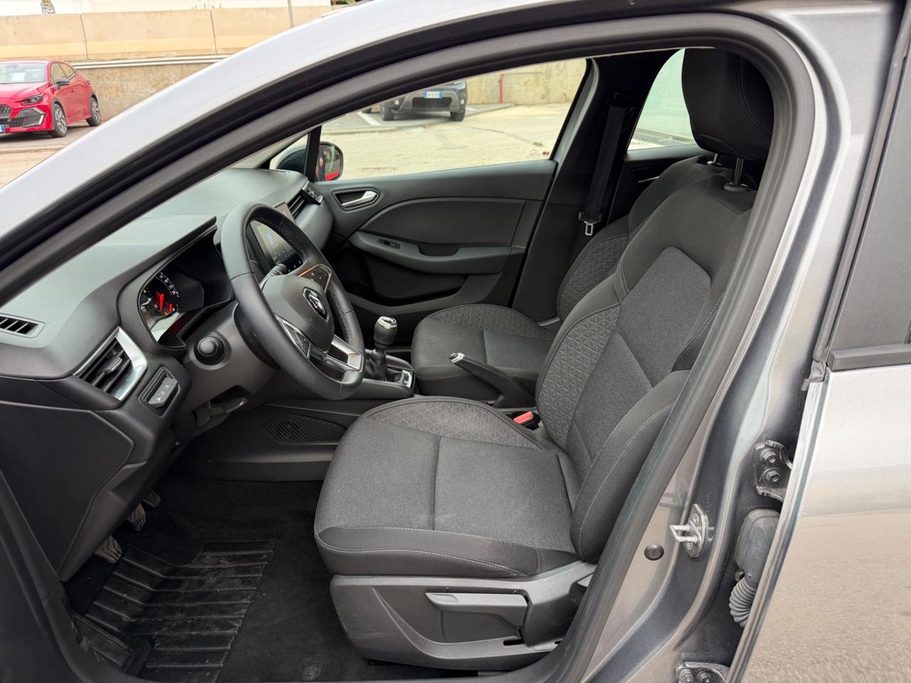 Renault Clio TCe 90 CV Equilibre solo 9000 km