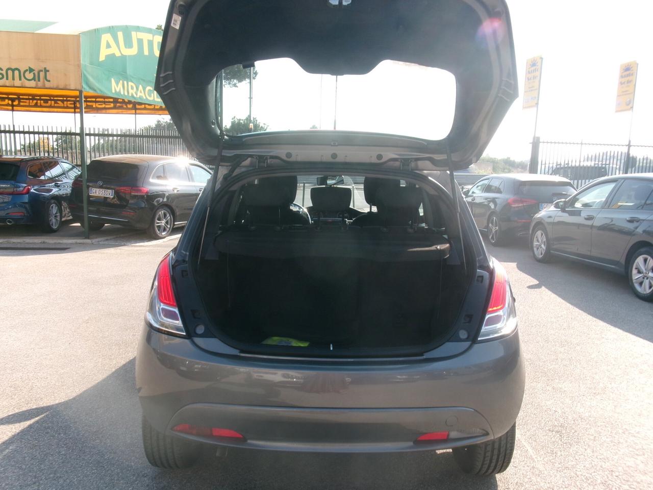Lancia Ypsilon 1.2 ECOCHIC GPL DI SERIE