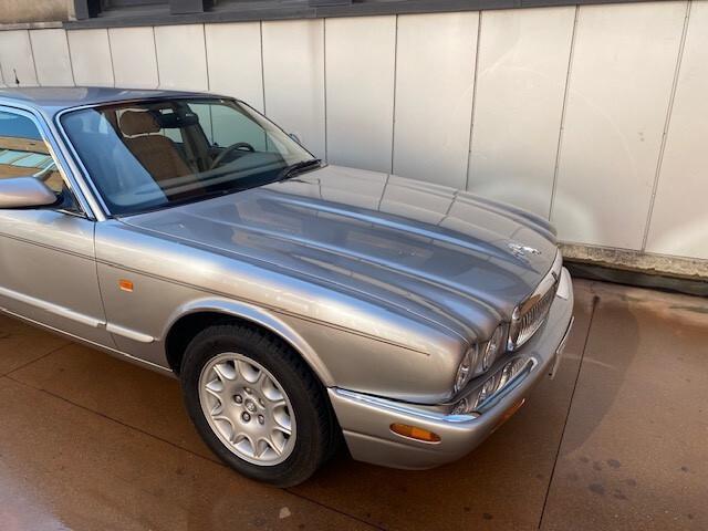 Jaguar XJ8 SOVEREIGN