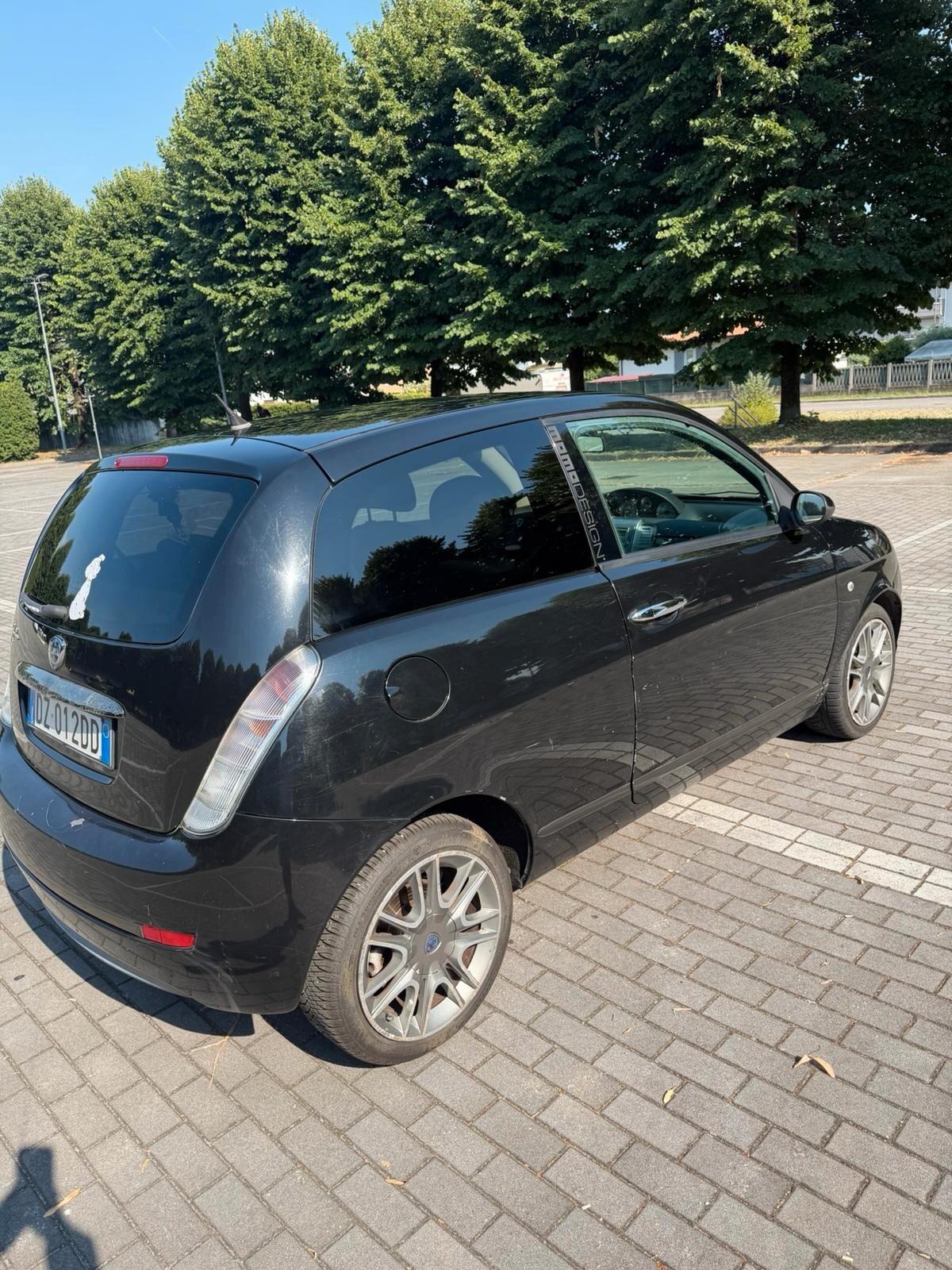 Lancia Ypsilon 1.3 MJT 75 CV MomoDesign