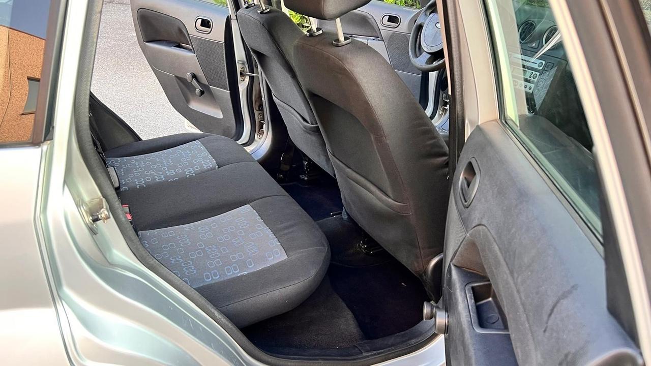 Ford Fiesta 1.2 16V 5p. Ghia