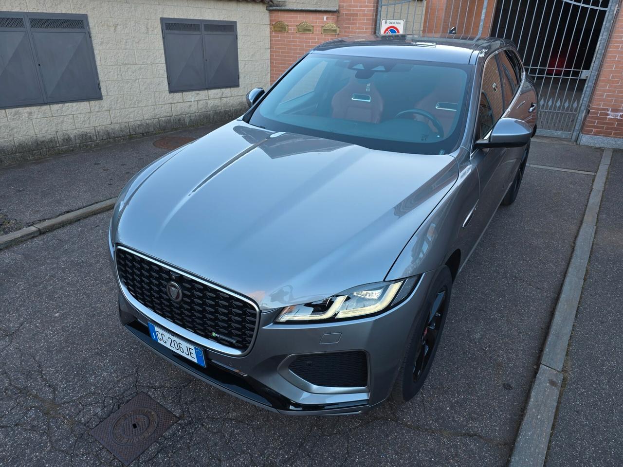 JAGUAR F-Pace R-Dynamic HSE 2.0d 204 CV AWD Auto.