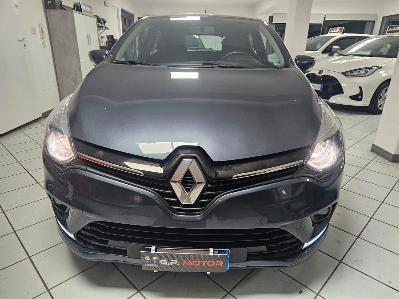 Renault Clio TCe 12V 75 CV 5 porte Moschino Intens