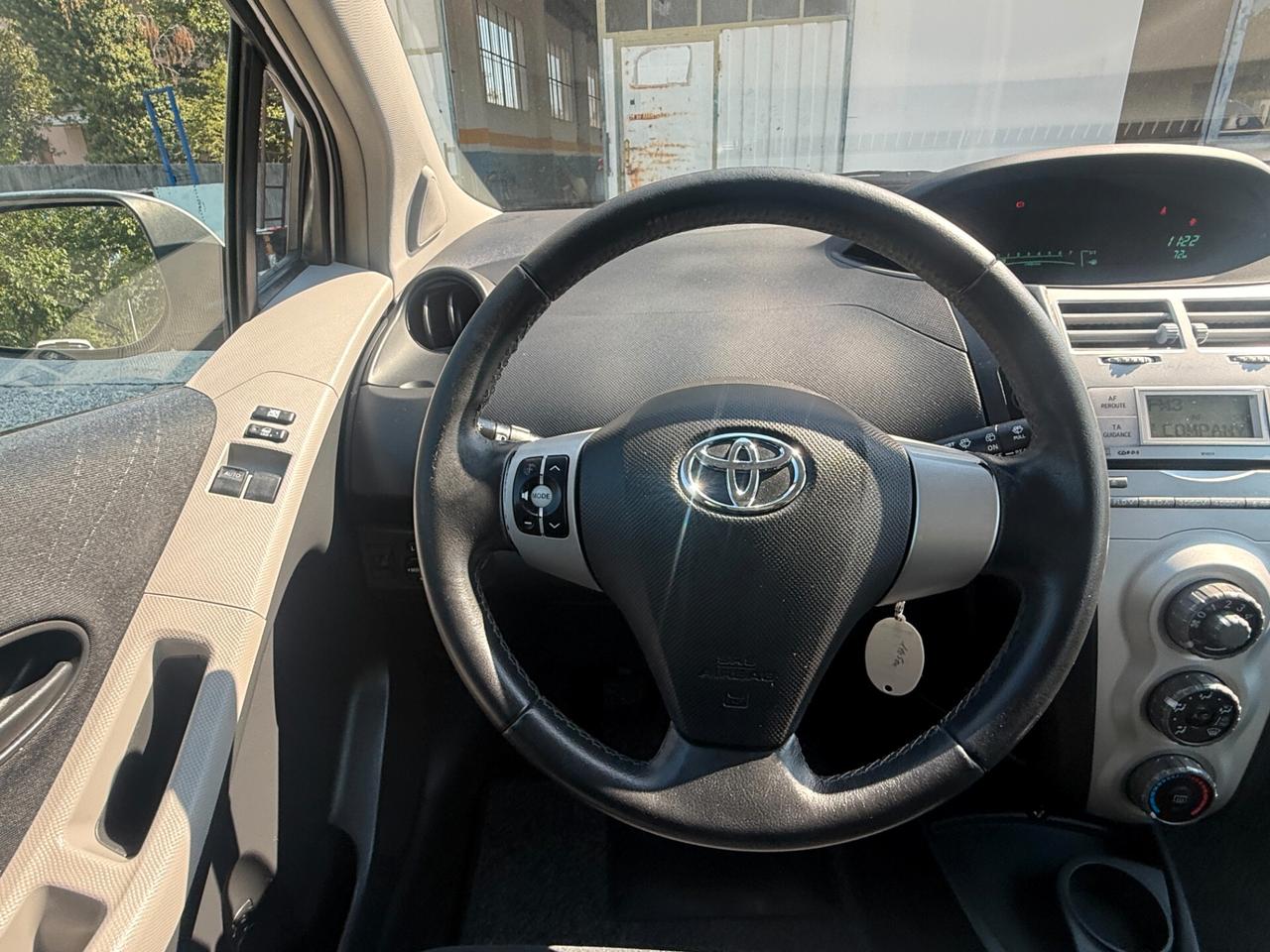 Toyota Yaris 1.0 3 porte Sol