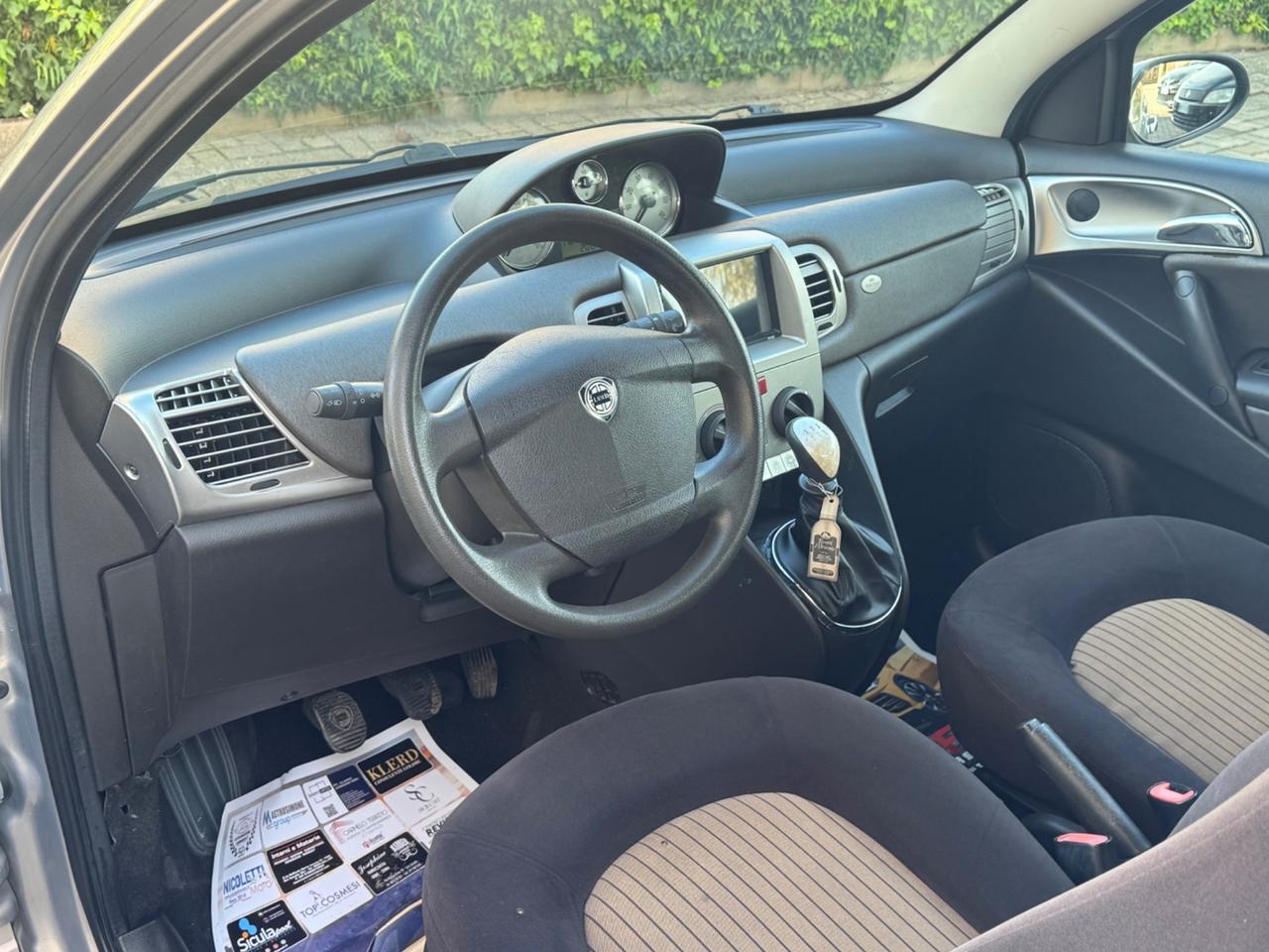 Lancia Ypsilon 1.2 Argento 2900 COMPRESO PASSAGGIO