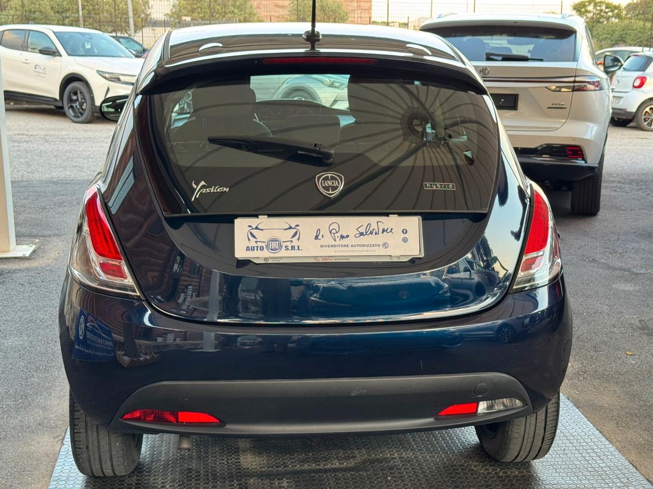 Lancia Ypsilon 1.0 FireFly 5 porte S&S Hybrid Ecochic Silver