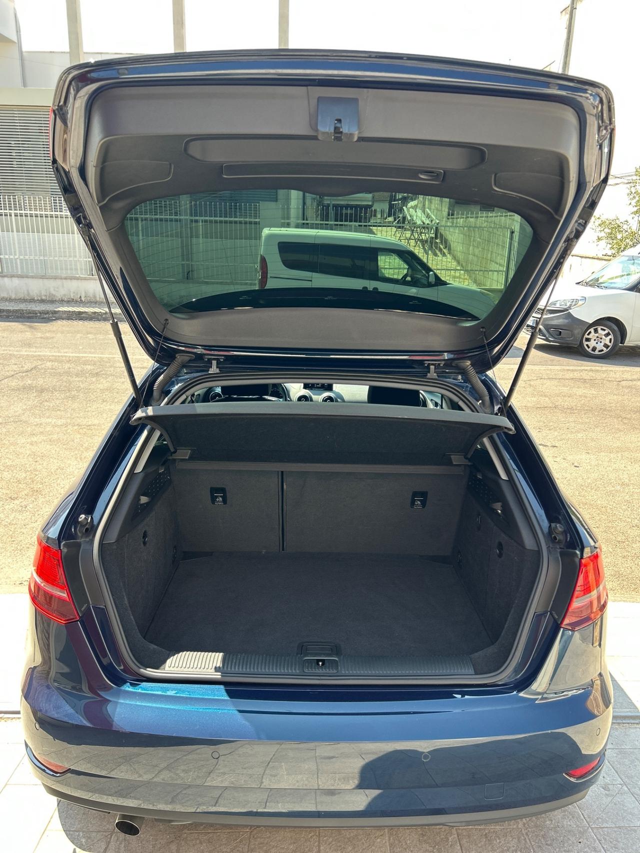 Audi A3 1.6 TDI KIT Rs3-Mod.2017 LED/17"