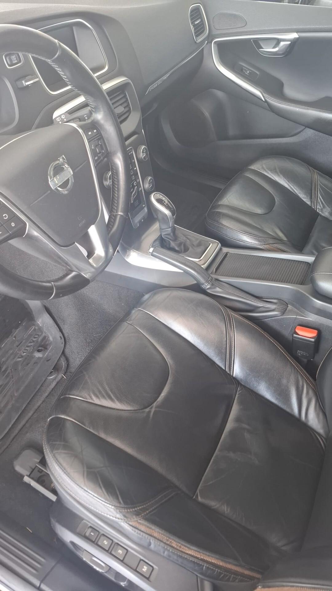 Volvo V40 Cross Country D4 Momentum