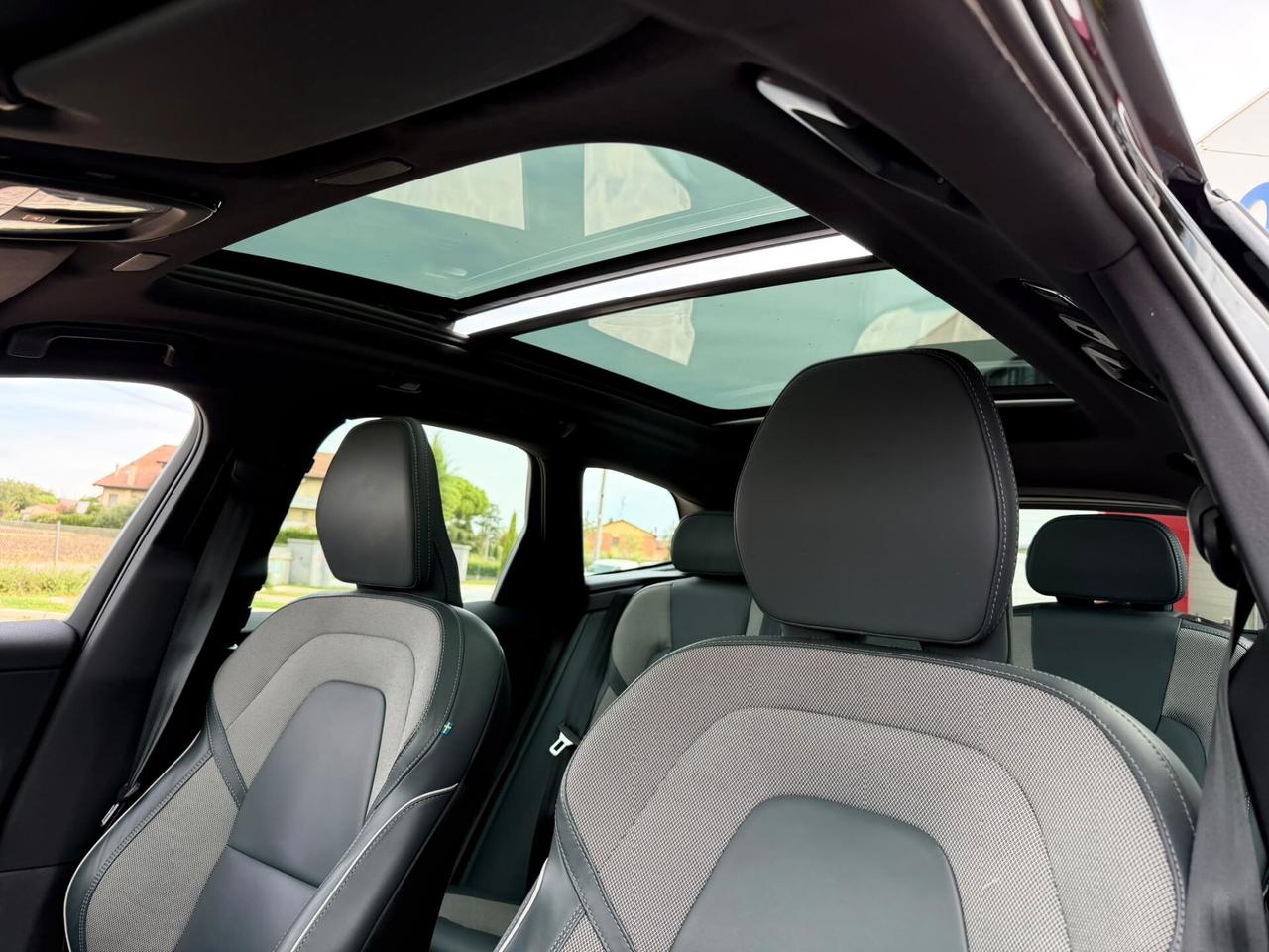 Volvo XC 60 2.0 T6 Recharge phev AWD R-design