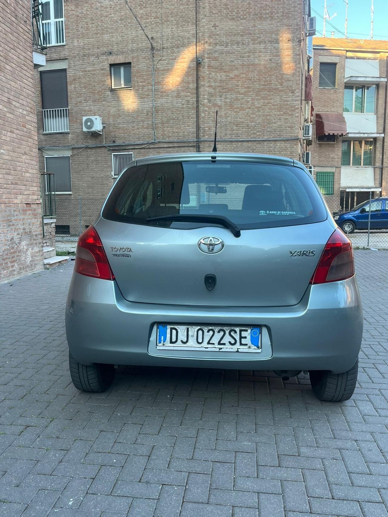 Toyota Yaris 1.0 5 porte