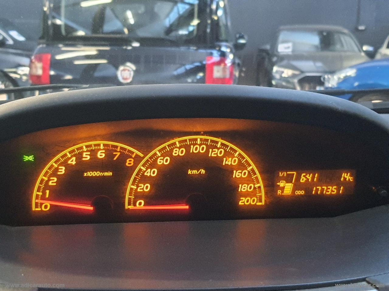 TOYOTA Yaris 1.3 5p. Sol