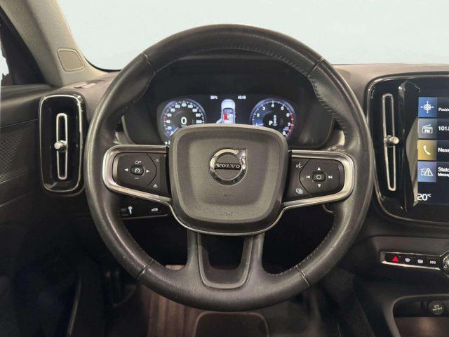 VOLVO XC40 T2 MOMENTUM CORE AUTOMATICA