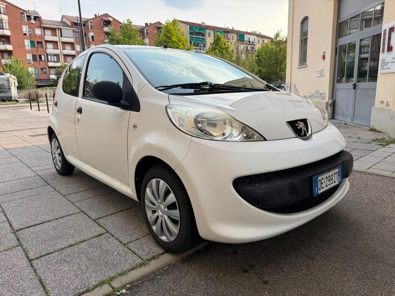 Peugeot 107 1.0 68CV 3p. Sweet Years 2Tronic